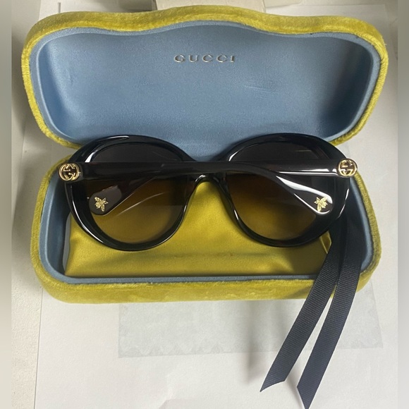 BLACK GUCCI SUN GLASSES - Picture 2 of 6